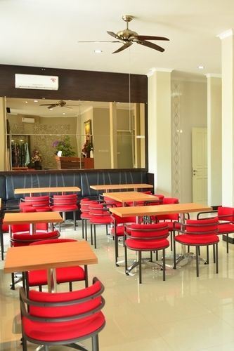 Chiaro Hotel Syariah Сидоарджо Экстерьер фото